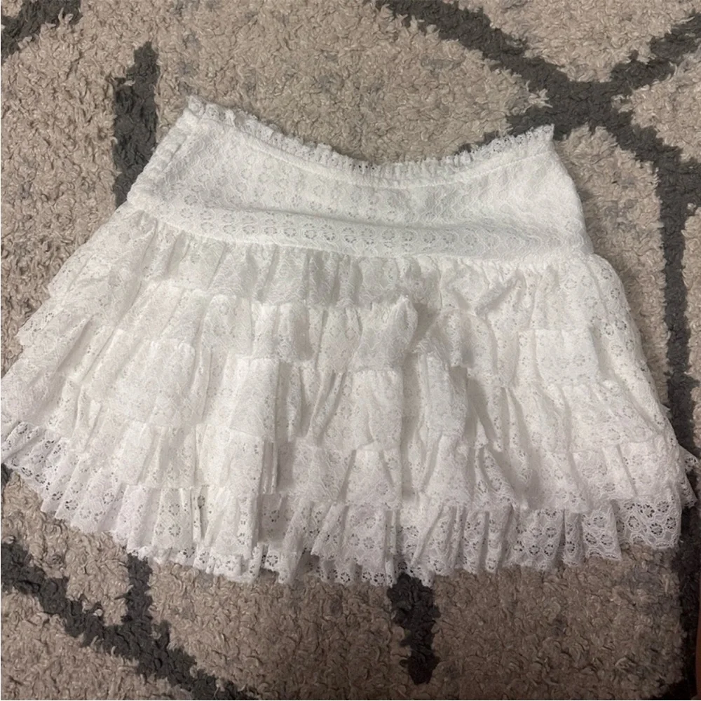 Chic American Eagle White Ruffled Mini Skirt - Picture 4 of 4